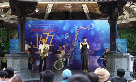 Cuộc gặp gỡ thú vị giữa nhiều sắc thái âm nhạc bên hồ Gươm
