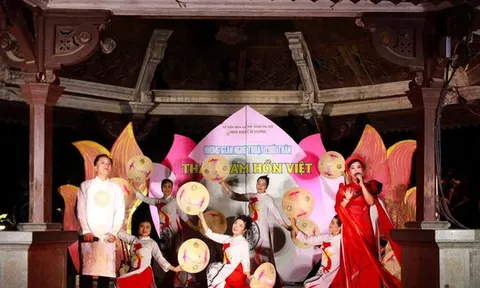 Cải lương trong không gian nghệ thuật cộng đồng bên hồ Hoàn Kiếm
