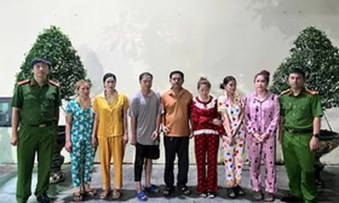 Từ vụ quán karaoke môi giới mại dâm, phá thêm đường dây cá độ bóng đá