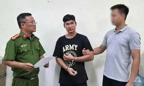 Khởi tố đối tượng cầm dao truy đuổi, tấn công cán bộ công an