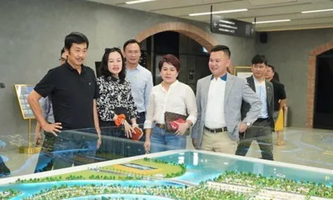 Cổ phiếu Novaland: Vợ nhà sáng lập muốn hạ sở hữu, cổ đông lớn tranh thủ gom thêm