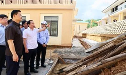 Phó Thủ tướng Lê Tiến Châu kiểm tra thực địa trường nội trú liên cấp tại tỉnh Quảng Trị
