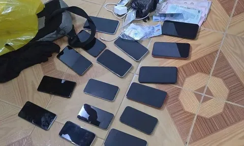 Bắt giữ 3 thiếu niên nghi trộm 20 chiếc điện thoại và cùng nhiều ngoại tệ