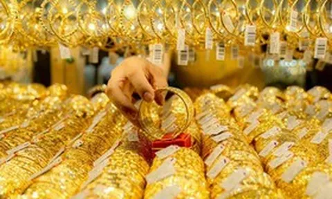 Giá vàng chiều nay (23/10): Vàng thế giới về sát mốc 4.000 USD/oucne