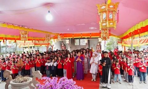 Công nghiệp văn hoá nhìn từ mô hình giáo dục di sản cho thế hệ trẻ tại đền Hát Môn