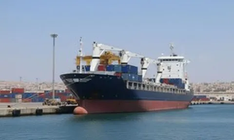 Xe bọc thép được chất lên tàu chở hàng từ Kaliningrad, đích đến chưa rõ ràng