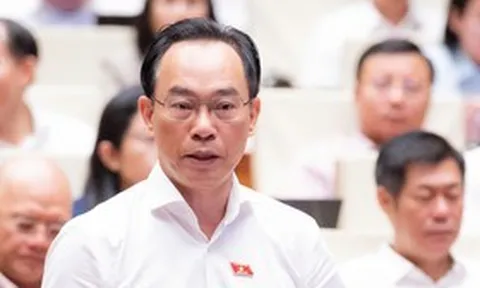 Bộ trưởng Bộ GD&ĐT: Cung cấp miễn phí sách giáo khoa từ năm học 2028-2029