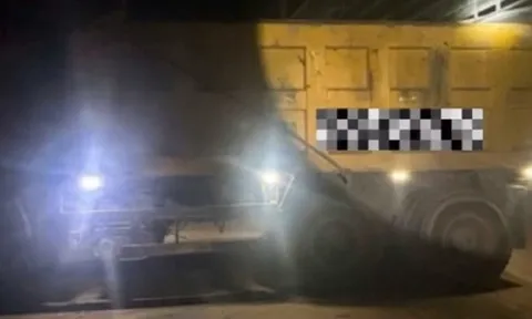 Cứ nghĩ lắp thêm đèn là bình thường, tài xế xe tải bị xử phạt