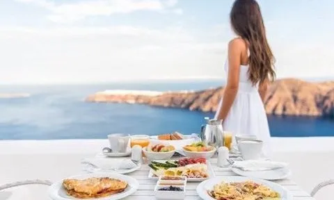 Những mẹo siêu đơn giản phòng tránh ngộ độc thực phẩm khi đi du lịch