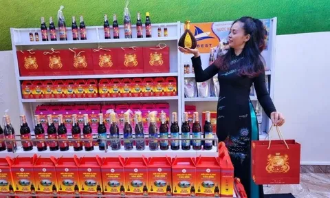 'Nước mắm sá sùng Vân Đồn': Món quà Tết đậm chất truyền thống