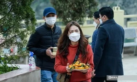Du khách đổ về lễ đền Chúa Thác Bờ ngày rằm tháng Giêng