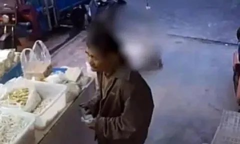 Clip cụ ông mua mì bằng tiền giả, chủ quán vẫn vui vẻ bán và số phận 1 con người