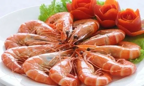 Chuyên gia lý giải việc ăn tôm khi mắc Covid-19