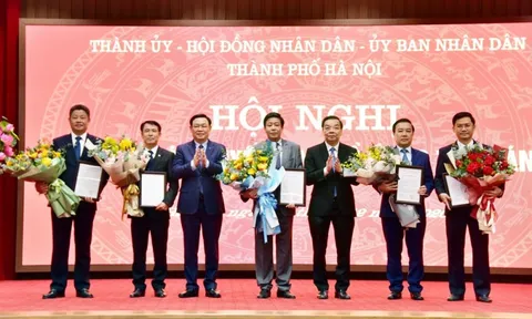 Công bố quyết định của Thủ tướng phê chuẩn 5 Phó Chủ tịch UBND thành phố Hà Nội