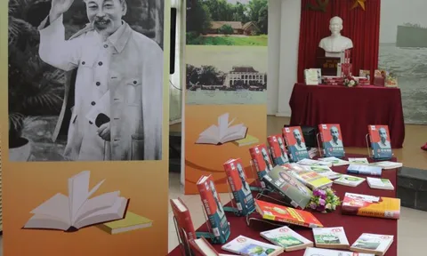 Thư viện Hà Nội ‘trưng bày’ sách, báo với chủ đề ‘Hành trình theo chân Bác’