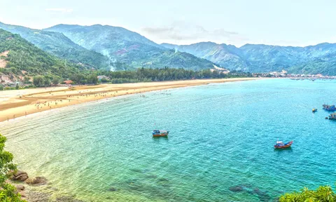 Biển Đại Lãnh: Vẻ đẹp kỳ vỹ, nên thơ