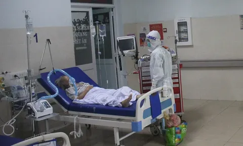 Bộ Y tế ‘cam kết’ không thiếu máy thở, khí oxy, người dân không nên mua tích trữ