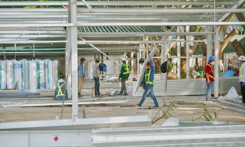 Cách làm sáng tạo thần tốc xây dựng bệnh viện dã chiến tại TPHCM