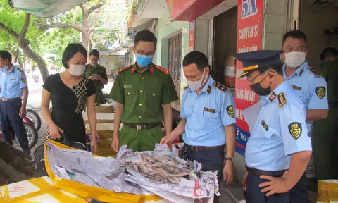 Gần 500kg thực phẩm không rõ nguồn gốc được bán trong "Cửa hàng thực phẩm tươi sống"