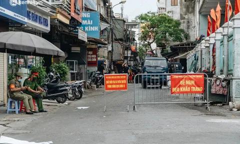 Hà Nội: 2 mẹ con ở  dương tính SARS-CoV-2 dù 1 tháng nay không đi đâu xa, thiết lập 5 chốt phong tỏa