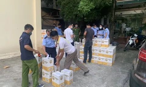 Hà Nội: Tạm giữ hơn 900 chai rượu nghi nhập lậu
