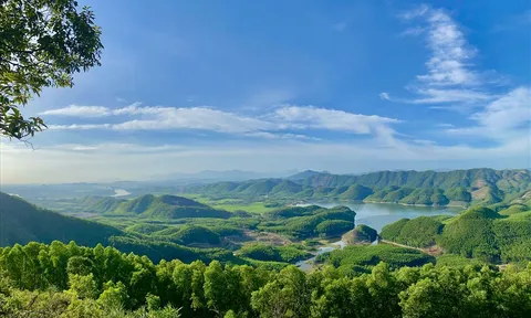Hòn Vượn điểm ‘săn mây’ tuyệt đẹp giữa lòng Cố đô Huế