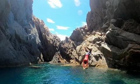 'Khám phá' hang động Nhơn Lý-Bình Định