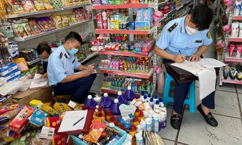 Lào Cai: Kiểm tra cửa hàng ‘Gì cũng có’ thu giữ hơn 400 sản phẩm nhập lậu