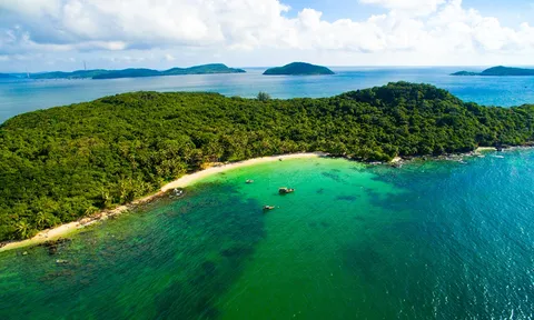 Vẻ đẹp ‘hoang sơ’ của Hòn Mây Rút