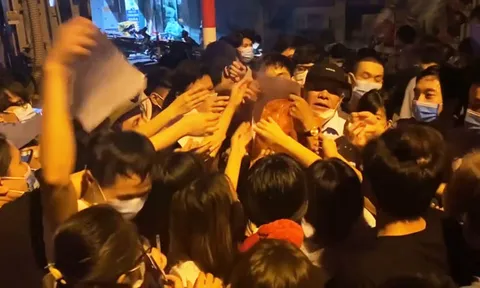 Bí thư Thành ủy Hà Nội yêu cầu làm rõ trách nhiệm lãnh đạo phường Trung Văn vì để xả ra chen lấn tại điểm tiêm