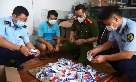 Hà Nội: Tạm giữ hàng trăm hộp thuốc điều trị Covid-19 nhập lậu