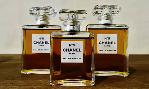 Nước hoa ‘Chanel Nº5’ tròn 100 tuổi: Cách sản xuất loại nước hoa nổi tiếng nhất thế giới