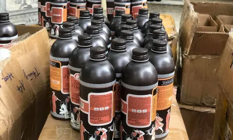 Bắt lô hàng 566 chai sữa tắm giả nhãn hiệu Tesori d'oriente