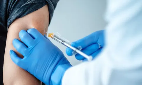 Một nửa dân số thế giới được tiêm ít nhất 1 mũi vaccine