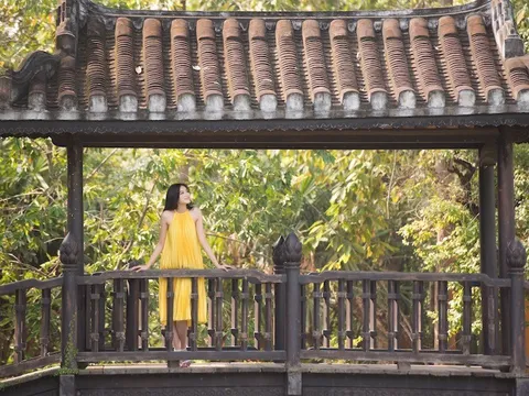 Hoa hậu Đỗ Hà khoe sắc trong tà áo dài khi giới thiệu về Việt Nam đến đấu trường Miss World 2021