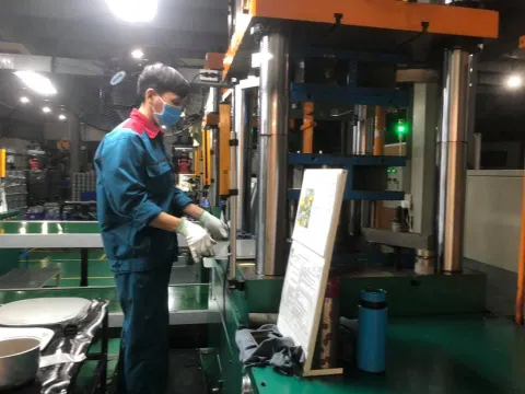 Dịch tái bùng phát, doanh nghiệp lo ngại nhận thêm “cú đấm bồi”