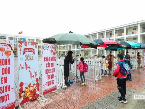 Được đi học nhưng vừa mừng vừa lo