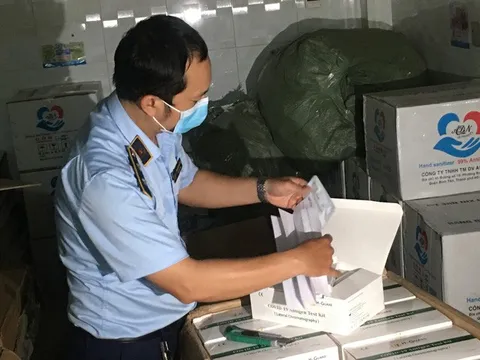 Phá đường dây buôn lậu thuốc, kit test COVID-19 số lượng lớn