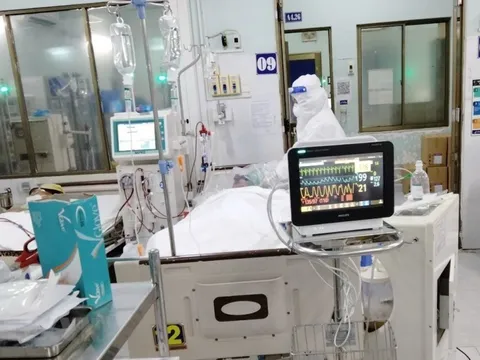 Cảnh báo cồn công nghiệp độc hại bán tại nhà thuốc