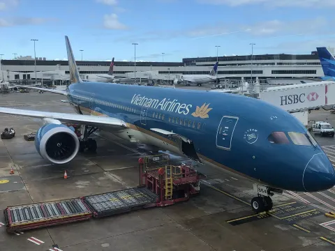 Vietnam Airlines tạm dừng khai thác đường bay đến Nga từ 25/3