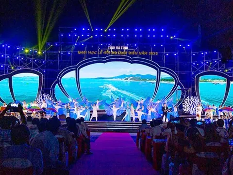 Khai trương Lễ hội du lịch biển Hà Tĩnh