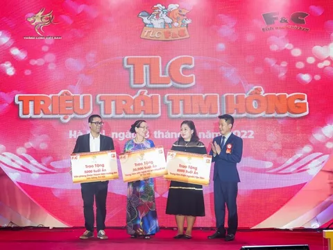 Trao tặng 50.000 suất ăn miễn phí trong chương trình “TLC – Triệu trái tim hồng”