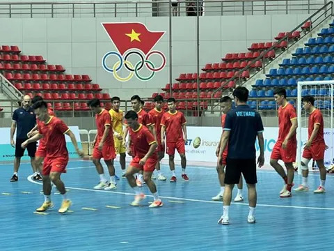 Tuyển futsal Việt Nam tập làm quen sân, sẵn sàng tranh tài tại SEA Games 31