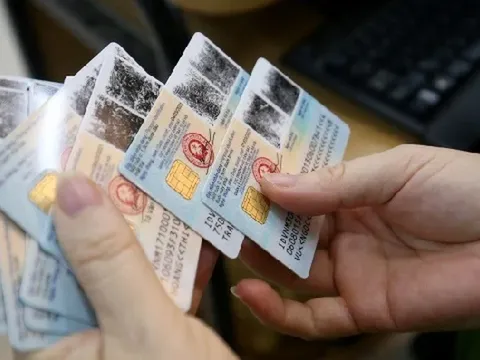 Bằng lái xe tích hợp CCCD, tài xế có cần phải xuất trình khi bị CSGT kiểm tra không?