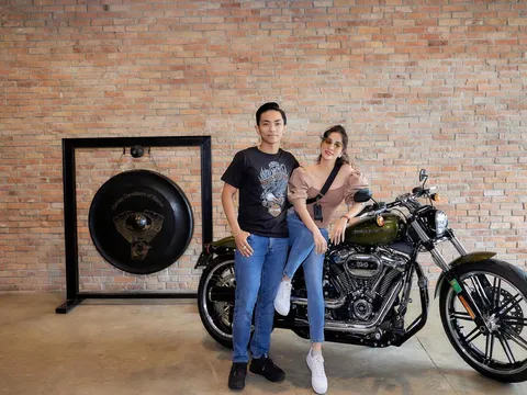 Khánh Thi tặng xe "khủng" cho Phan Hiển sau thành tích tại SEA Games 31