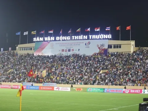Sức nóng tại sân Thiên Trường gây ấn tượng với truyền thông quốc tế