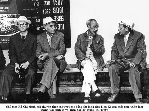 Đôi dép cao su và đức tính giản dị của Chủ tịch Hồ Chí Minh