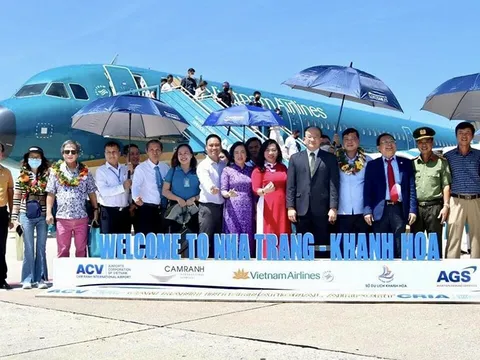 Vietnam Airlines khai trương đường bay mới Nha Trang - Singapore và nối lại đường bay Hà Nội - Busan (Hàn Quốc)
