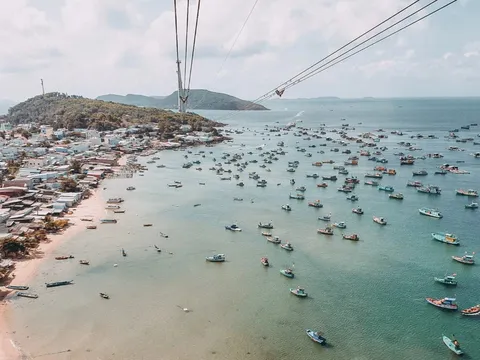 Khách sạn gần hết phòng, giá vé máy bay đi Phú Quốc tăng dịp hè