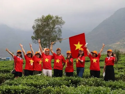 Bài 2: Phát triển du lịch xanh bền vững dựa trên nền tảng văn hóa và con người Việt Nam